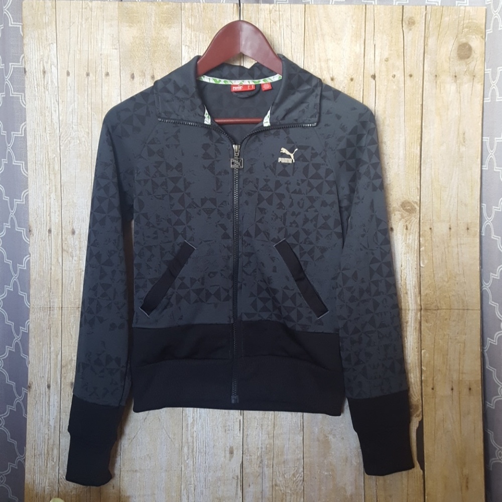 Puma athletic jacket. Like new. Size xs.